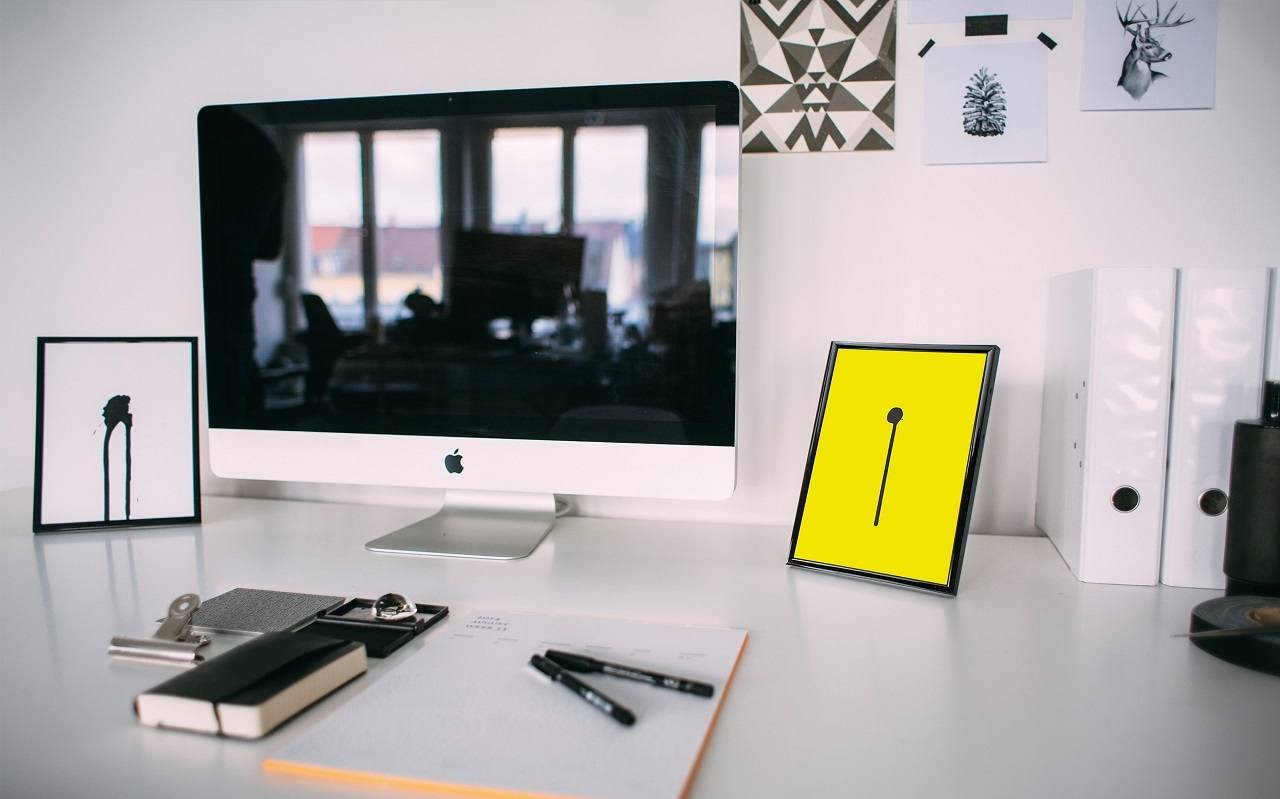 domowe biuro komputer apple kolor żółty