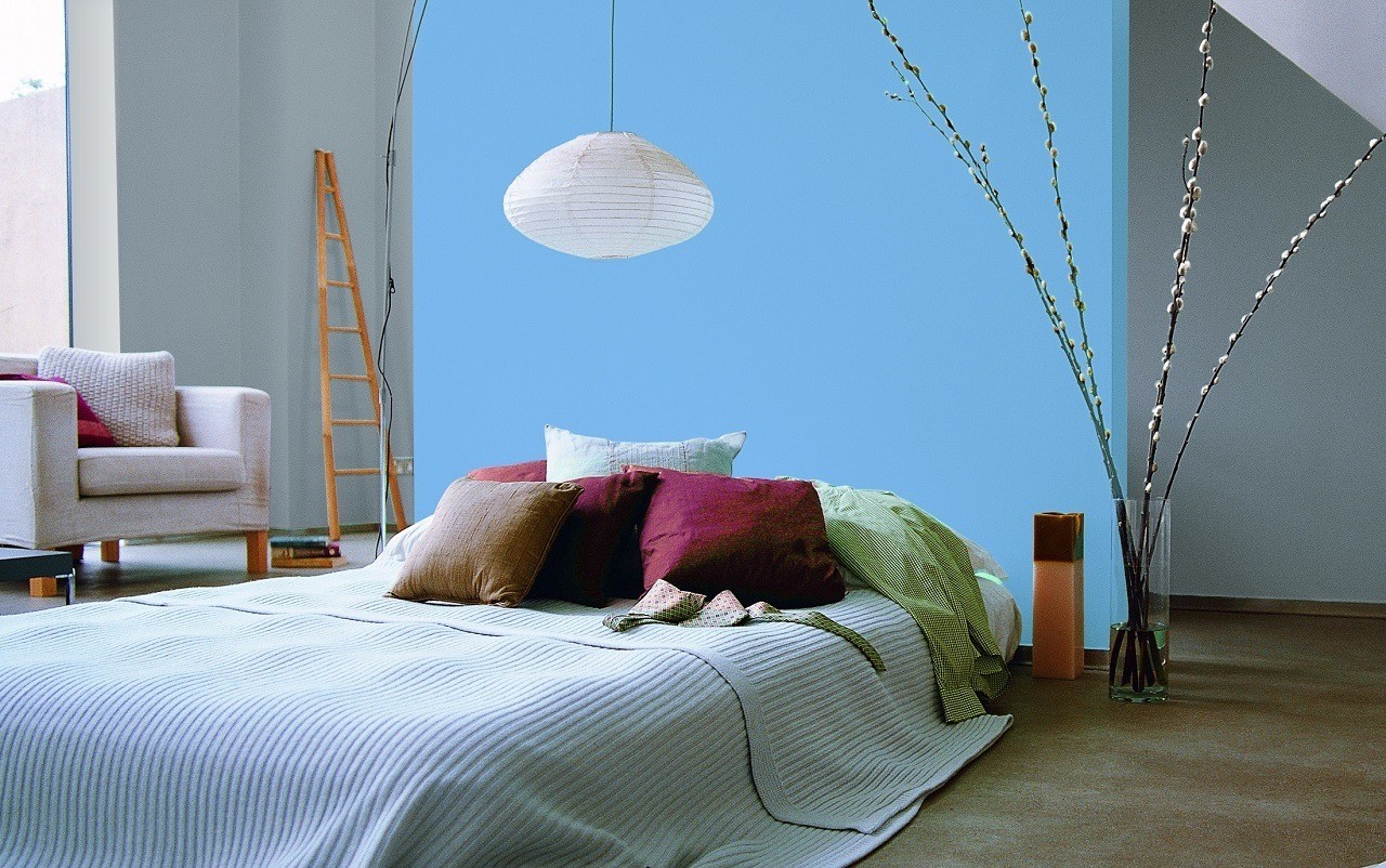 sypialnia w kolorze niebieskim inspiracje z czym łączyć