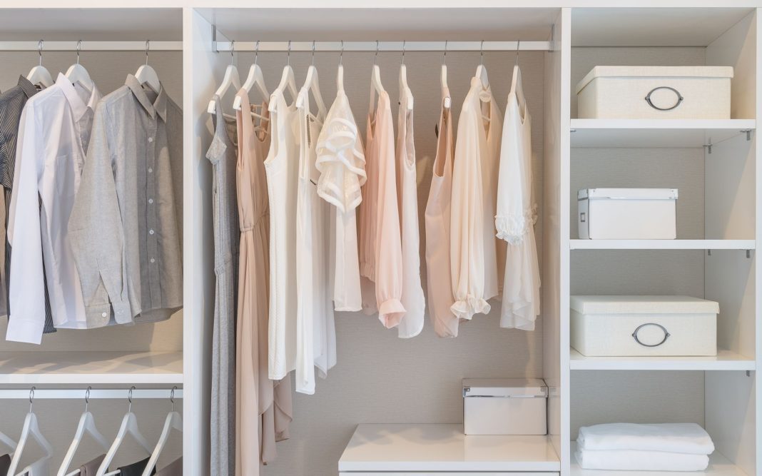 jak dobrze zorganizować garderobę