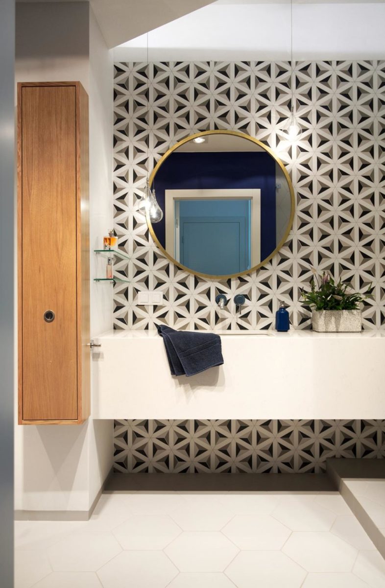 geometryczna ściana w łazience